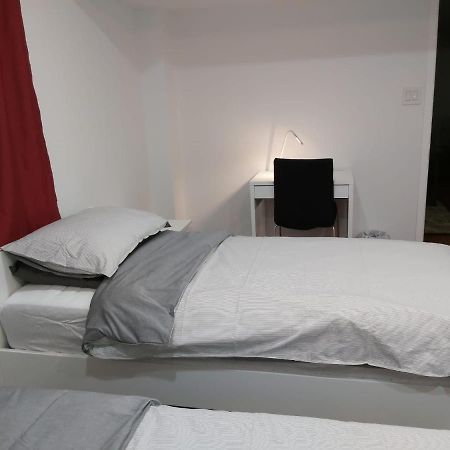 Guest House Room No 03 มิสซิสซอกา ภายนอก รูปภาพ